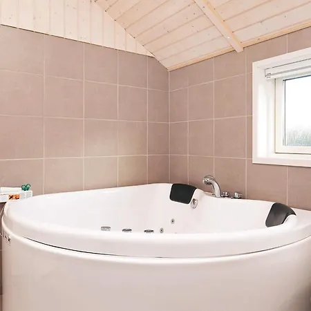 8 Person In Humble-by Traum Nordenbro Vesteregn