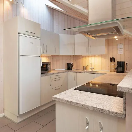 8 Person In Humble-by Traum